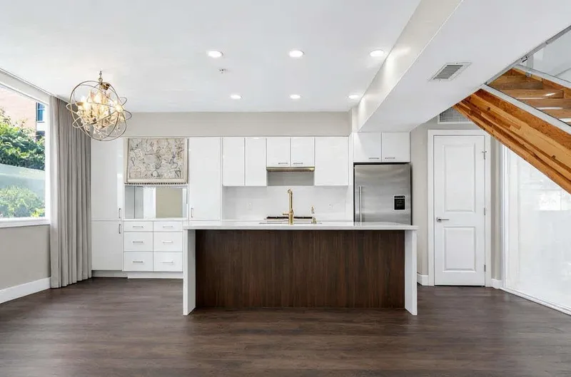 6395 CAMBIE STREET - photo 1 of 25