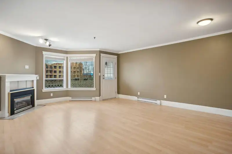 305 5710 201 STREET - photo 2 of 29