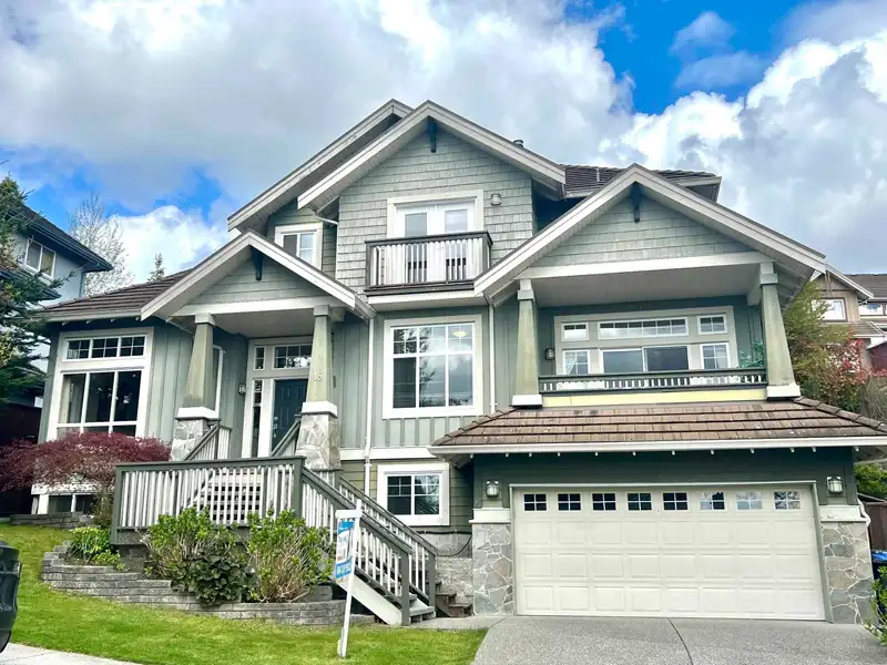 18 BIRCHWOOD CRESCENT - photo 1 of 17