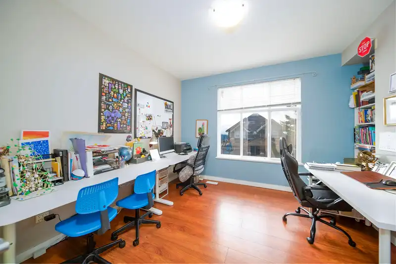 18 BIRCHWOOD CRESCENT - photo 4 of 17