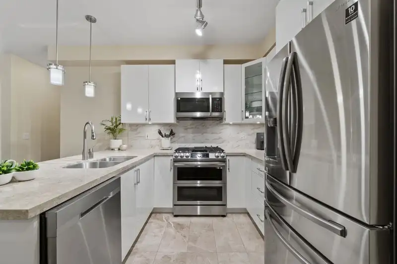 208 20376 86 AVENUE - photo 3 of 35