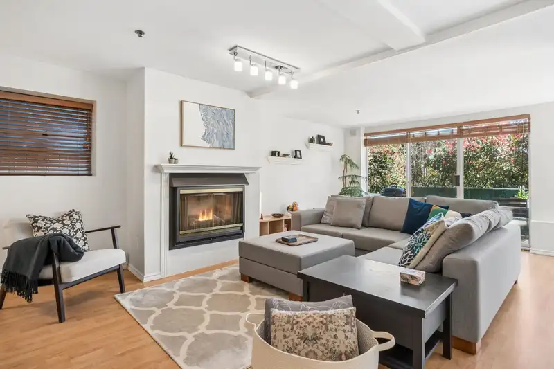 4306 SOPHIA STREET - photo 3 of 40