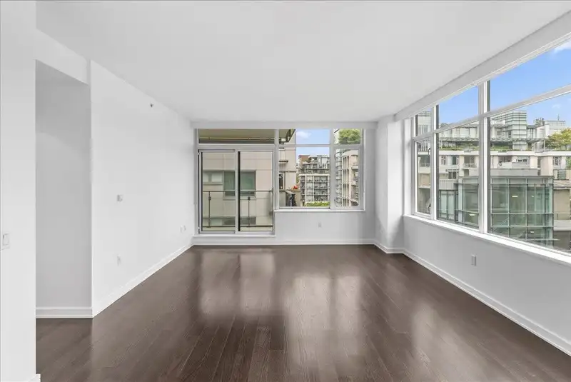 603 1661 ONTARIO STREET - photo 3 of 26