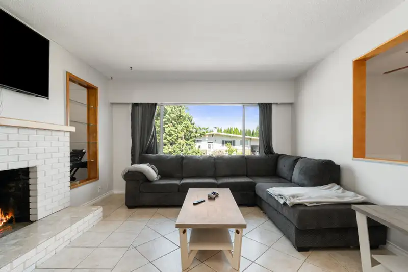 45378 PRINCESS AVENUE - photo 4 of 37