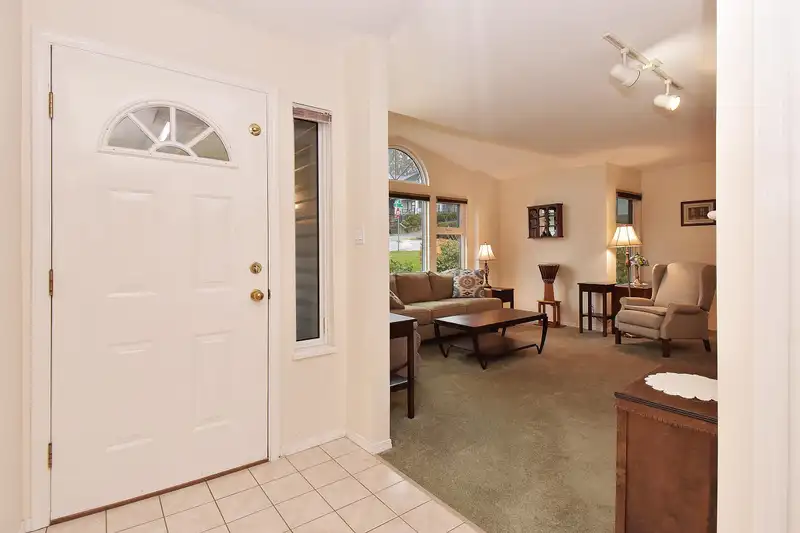 16392 9 AVENUE - photo 4 of 32