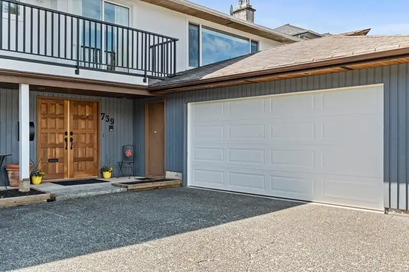 739 E 26TH STREET - photo 3 of 40