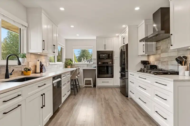 739 E 26TH STREET - photo 4 of 40