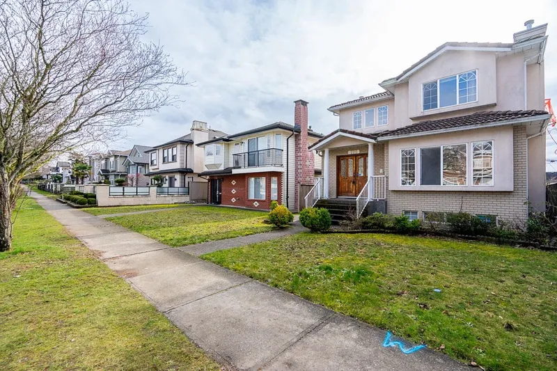 726 E 56TH AVENUE - photo 3 of 25