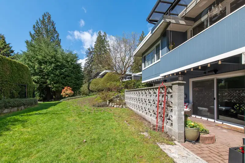 3669 EDGEMONT BOULEVARD - photo 3 of 39