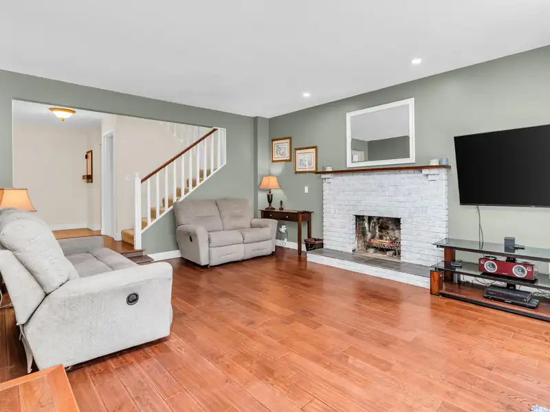 3970 PHYLLIS ROAD - photo 3 of 39