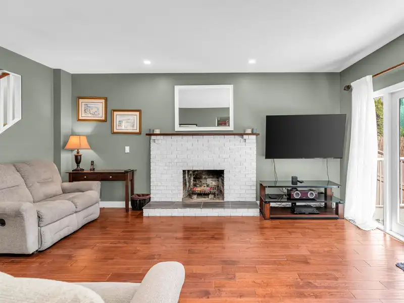 3970 PHYLLIS ROAD - photo 4 of 39