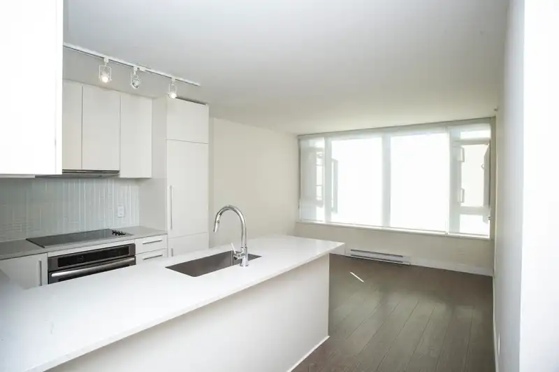 1204 668 COLUMBIA STREET - photo 2 of 14