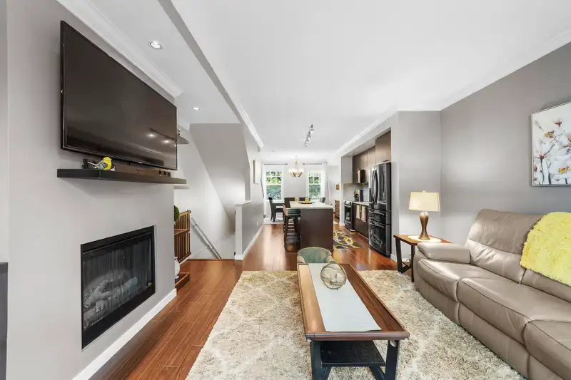 68 18983 72A AVENUE - photo 3 of 33