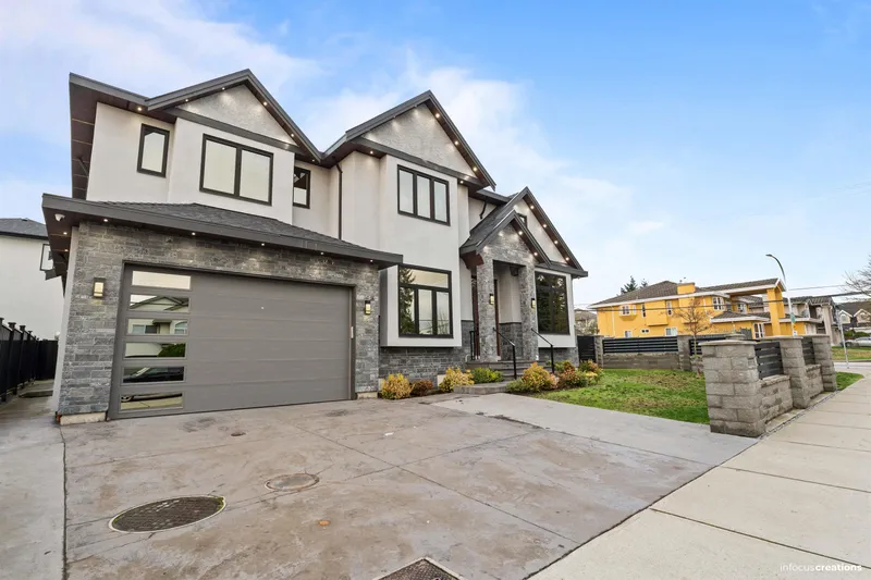 15595 80 AVENUE - photo 2 of 25