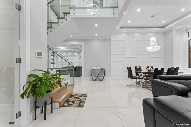 15595 80 AVENUE - photo 3 of 25