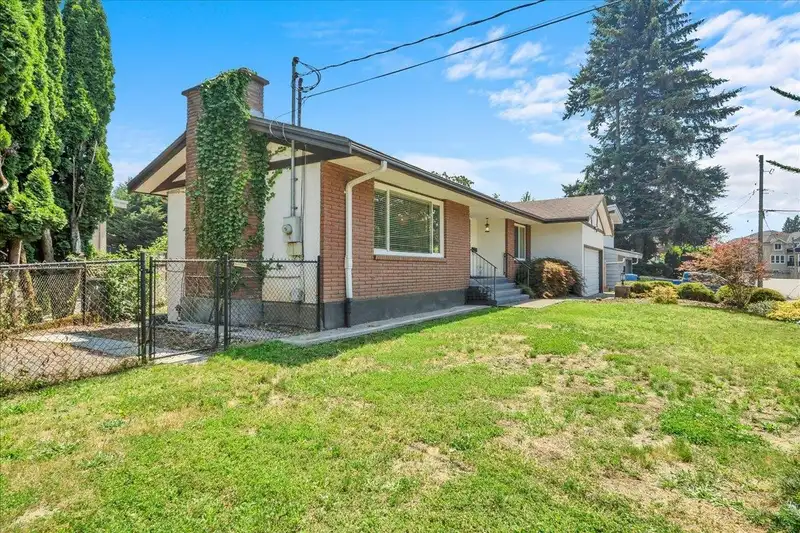 2690 SHEFFIELD WAY - photo 3 of 33