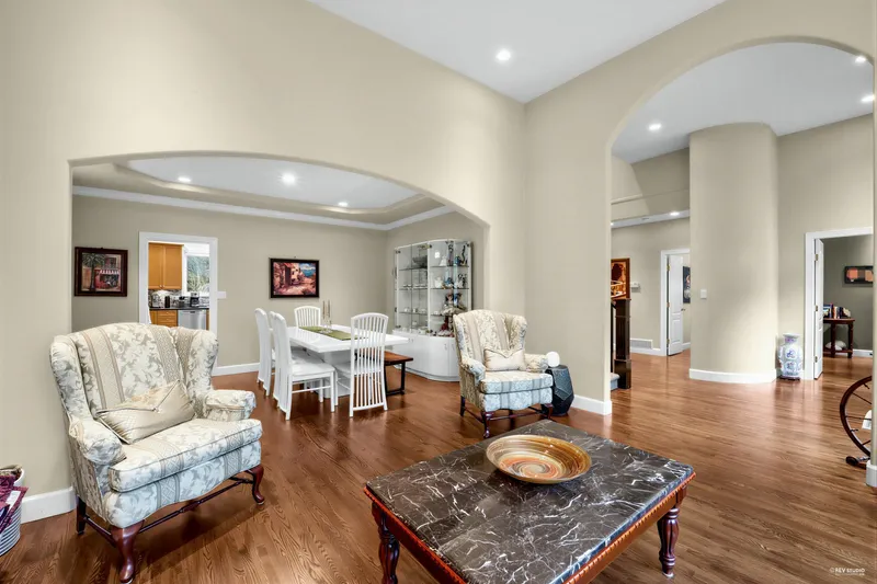 2244 EDGEMONT BOULEVARD - photo 4 of 25