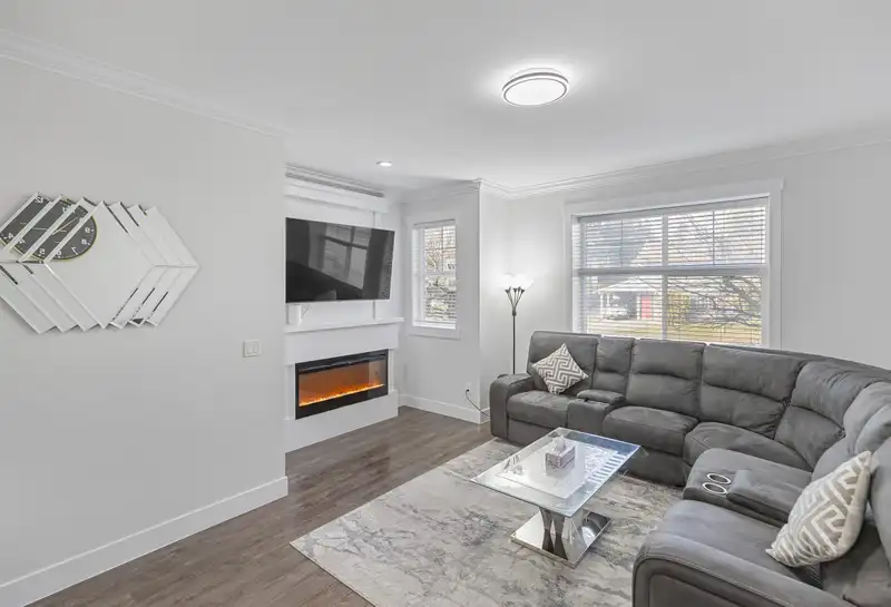 6 33860 MARSHALL ROAD - photo 2 of 27