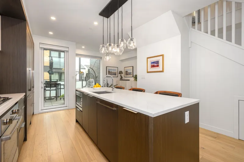 206 649 E 3RD STREET - photo 3 of 25