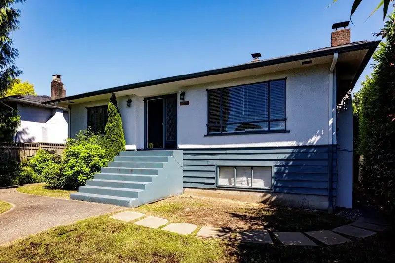 836 E 4TH STREET - photo 1 of 22
