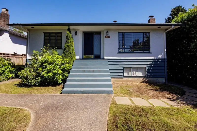 836 E 4TH STREET - photo 2 of 22