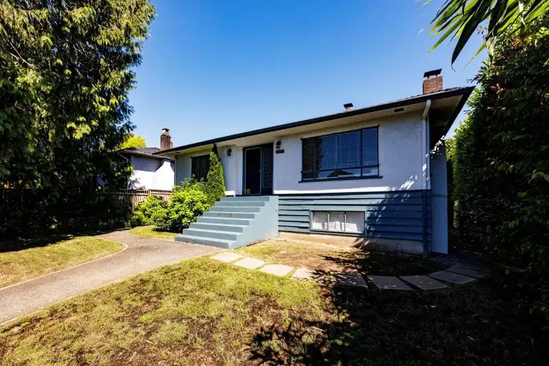 836 E 4TH STREET - photo 3 of 22