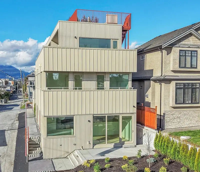 2 2915 E 5TH AVENUE - photo 1 of 25