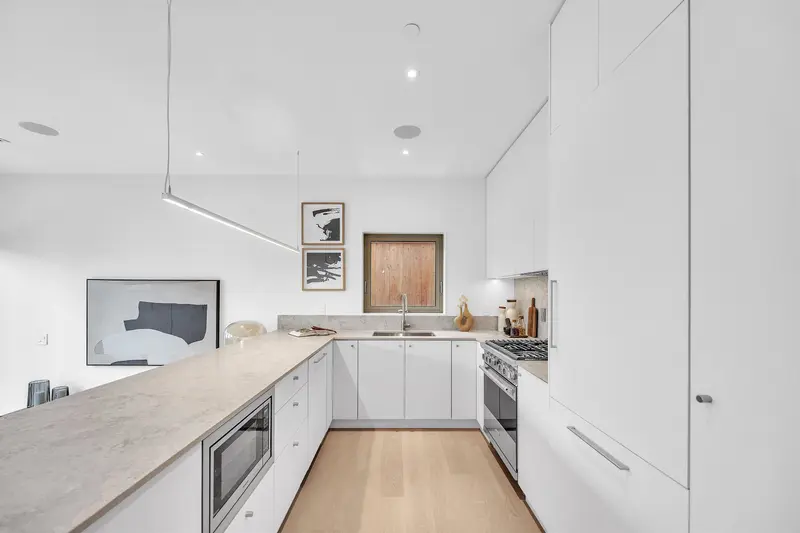 2 2915 E 5TH AVENUE - photo 4 of 25