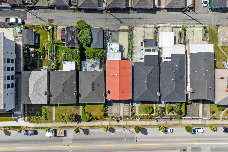 2366 E 33RD AVENUE - photo 4 of 8