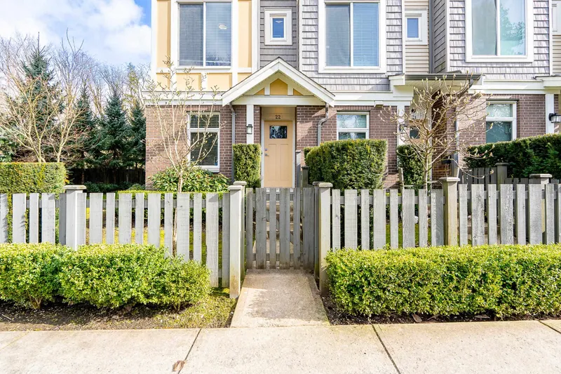 22 9718 161A STREET - photo 4 of 25