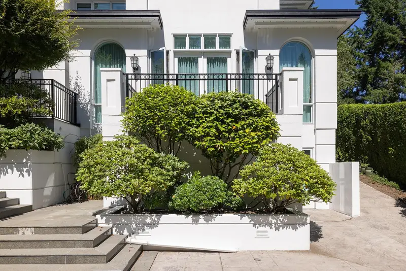 835 HIGHLAND DRIVE - photo 4 of 25