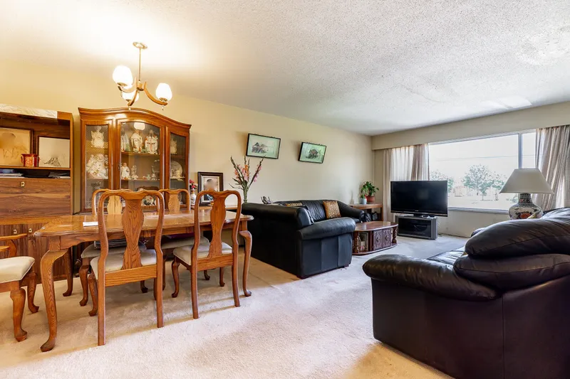 3560 GRANVILLE AVENUE - photo 3 of 14