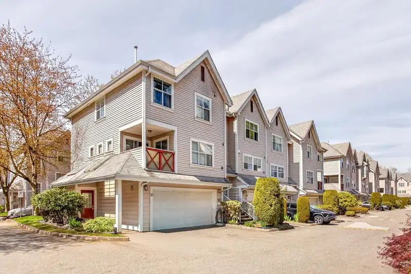 34 2450 HAWTHORNE AVENUE - photo 1 of 24