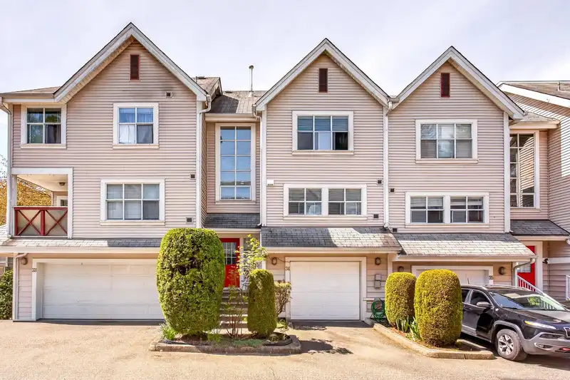 34 2450 HAWTHORNE AVENUE - photo 2 of 24