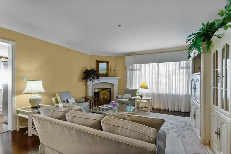 305 1330 HUNTER ROAD - photo 1 of 25