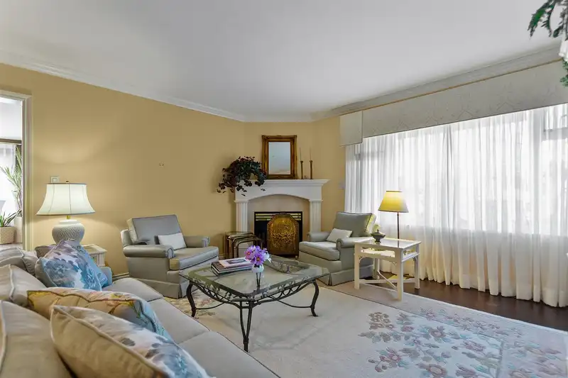 305 1330 HUNTER ROAD - photo 2 of 25