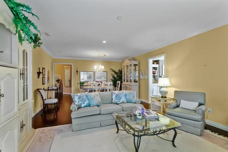 305 1330 HUNTER ROAD - photo 3 of 25