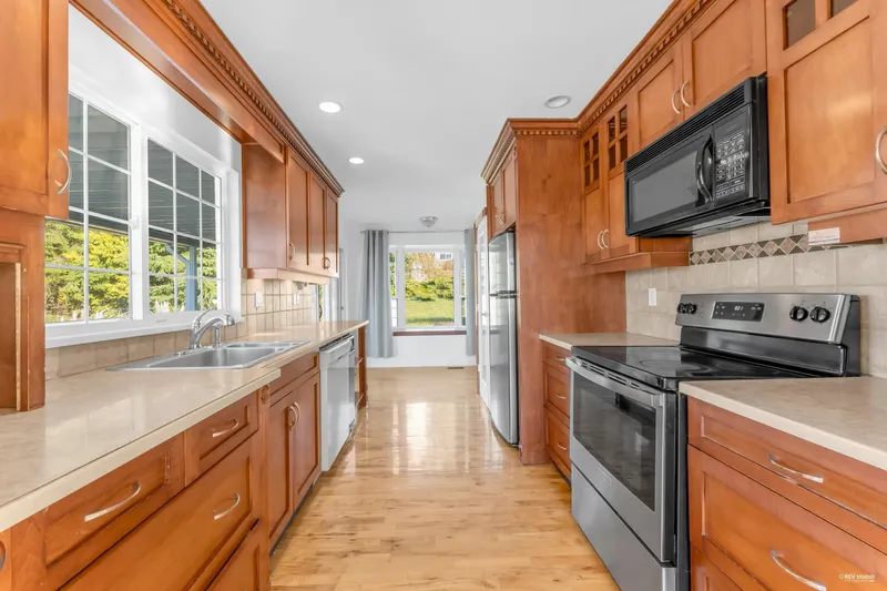 8063 WILTSHIRE BOULEVARD - photo 4 of 19