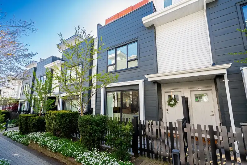 159 2280 163 STREET - photo 1 of 39