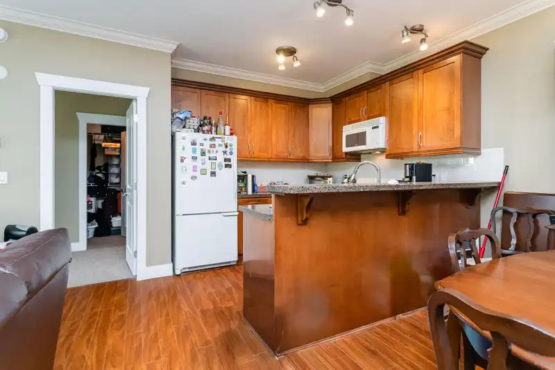 408 15368 17A AVENUE - photo 3 of 20