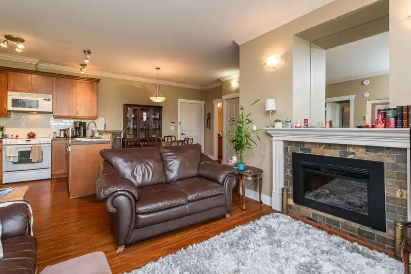 408 15368 17A AVENUE - photo 4 of 20