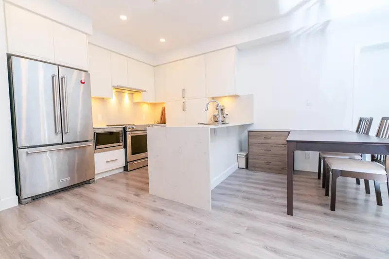 505 700 CLARKE ROAD - photo 4 of 18