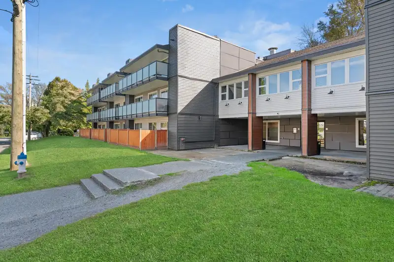 305 33400 BOURQUIN PLACE - photo 1 of 28