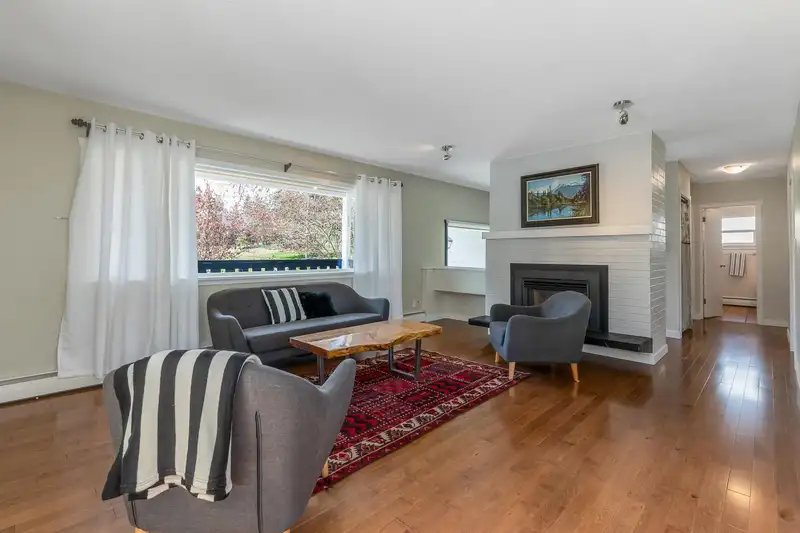 7958 TAULBUT STREET - photo 4 of 40