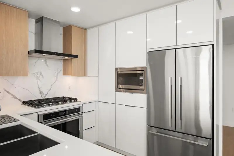 1305 7683 PARK CRESCENT - photo 4 of 30