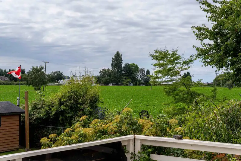 4351 48A STREET - photo 2 of 38