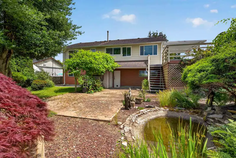 4351 48A STREET - photo 3 of 38
