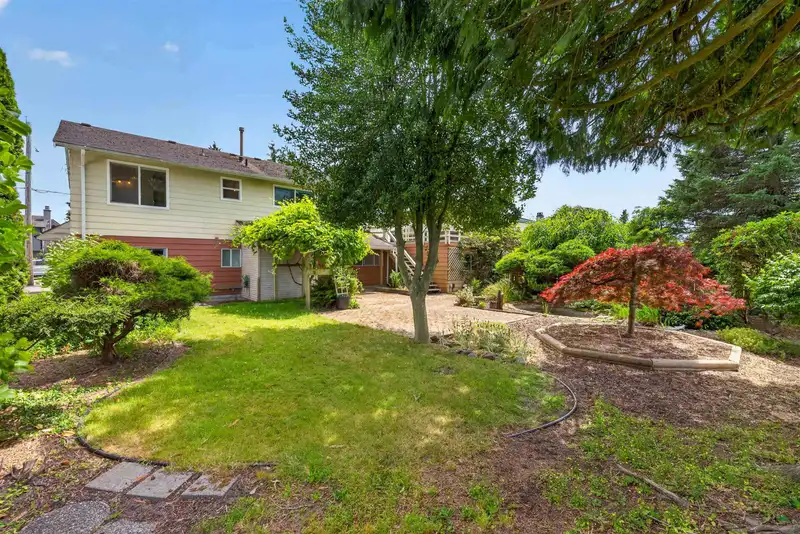 4351 48A STREET - photo 4 of 38