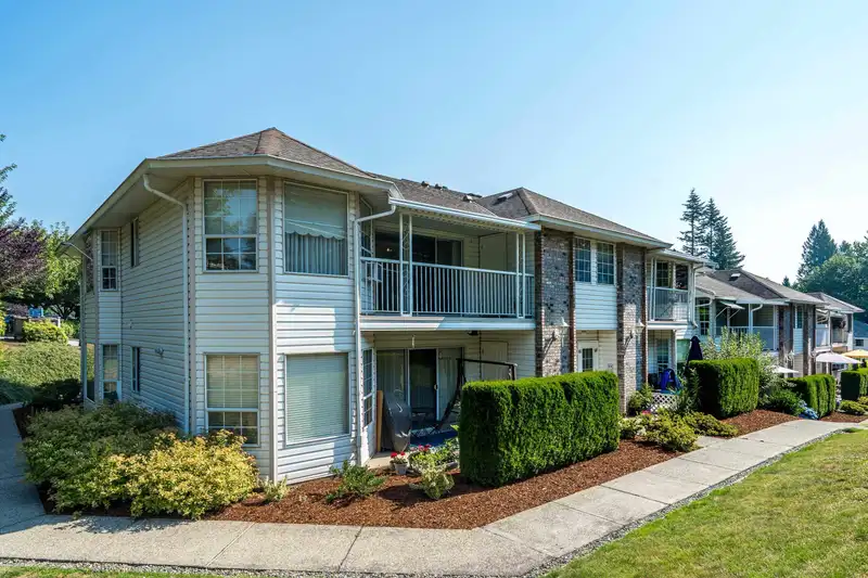 60 2938 TRAFALGAR STREET - photo 1 of 35