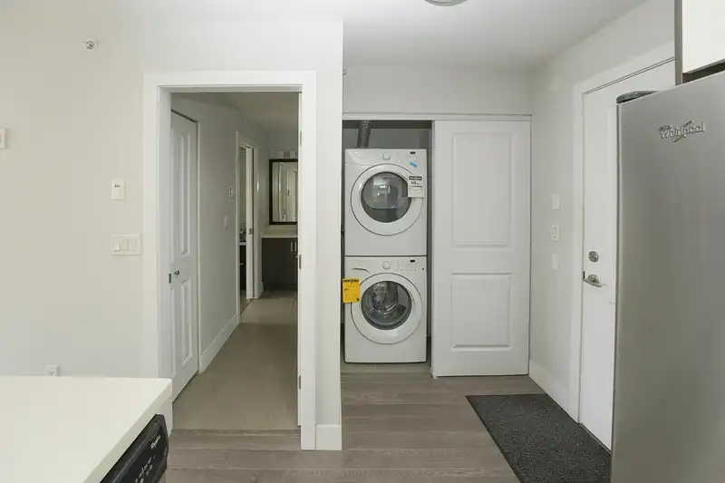 403 2408 E BROADWAY - photo 2 of 16